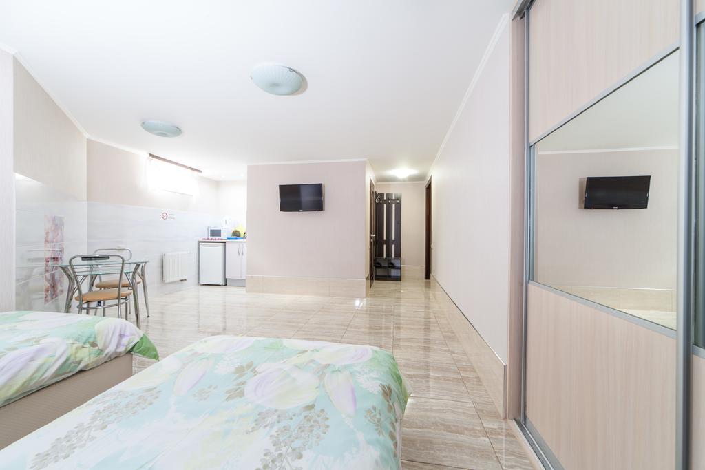 Home Comfort Livoberezhna Iec Kiev Экстерьер фото
